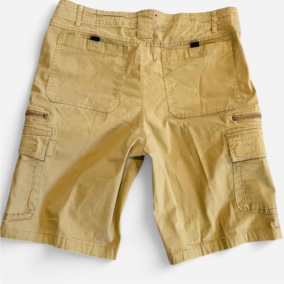Men’s Stanley Cargo Tan Shorts. Zipped pockets. Size 36 - Picture 2 of 6